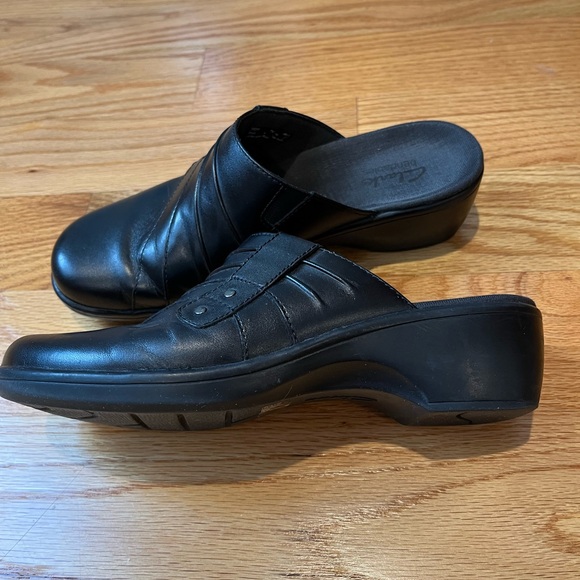 Clark’s Bendables Slip On Clogs - Picture 2 of 7